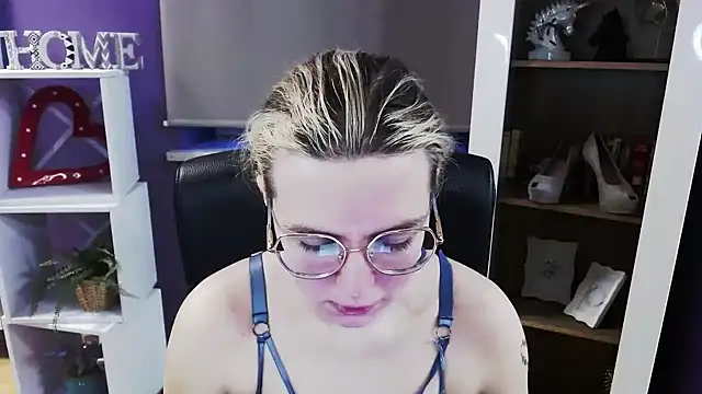 Snapshot of Zoey_Erotic chatting on 03.12.26 Zoey Erotic online show from 03.12.26