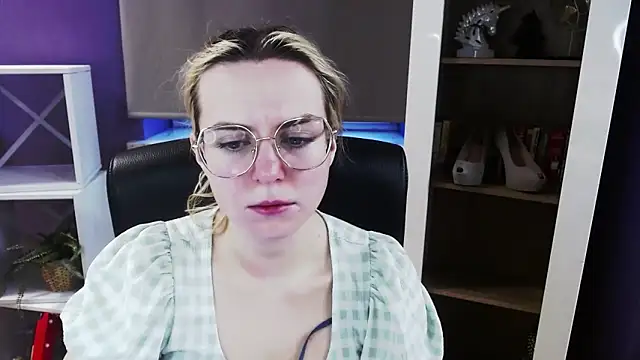 Snapshot of Zoey_Erotic chatting on 03.23.26 Zoey Erotic online show from 03.23.26