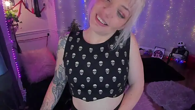 Snapshot of AliceW0lf chatting on 09.15.25 AliceW0lf online show from 09.15.25