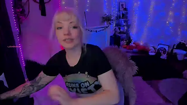 AliceW0lf online show from 11.25.25