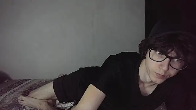 Snapshot of jamismu chatting on 02.13.25 jamismu online show from 02.13.25