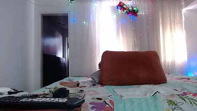 linapalacios online show from 12.15.25