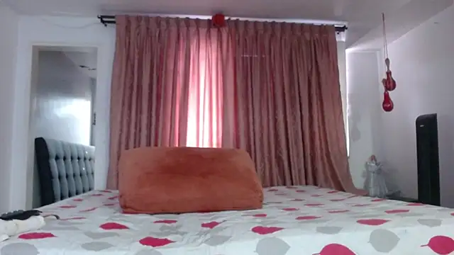 linapalacios online show from 06.02.26
