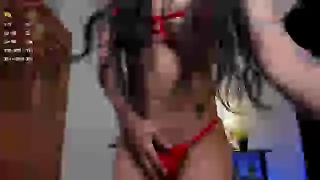 Snapshot of girl_dollxx chatting on 12.10.24 girl dollxx online show from 12.10.24