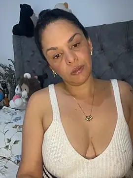 Snapshot of Kataliina chatting on 11.21.25 Kataliina online show from 11.21.25