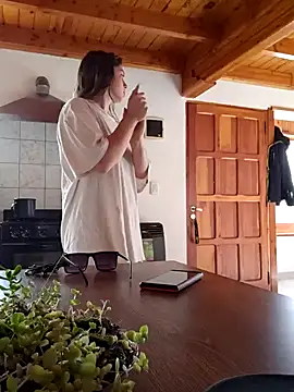 Snapshot of Elnonoykeila77 chatting on 01.24.25 Elnonoykeila77 online show from 01.24.25