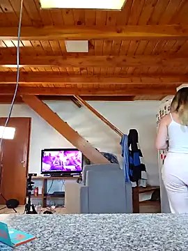 Snapshot of Elnonoykeila77 chatting on 01.29.25 Elnonoykeila77 online show from 01.29.25