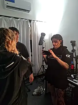 Snapshot of Elnonoykeila77 chatting on 09.17.25 Elnonoykeila77 online show from 09.17.25