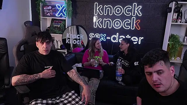 Snapshot of Elnonoykeila77 chatting on 09.18.25 Elnonoykeila77 online show from 09.18.25