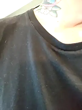 Snapshot of Elnonoykeila77 chatting on 09.27.25 Elnonoykeila77 online show from 09.27.25