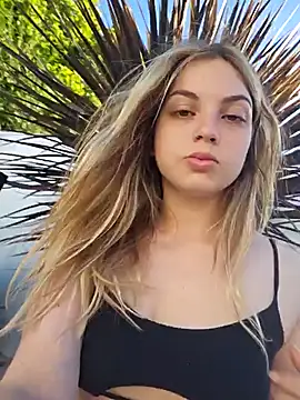 Snapshot of Elnonoykeila77 chatting on 01.18.26 Elnonoykeila77 online show from 01.18.26