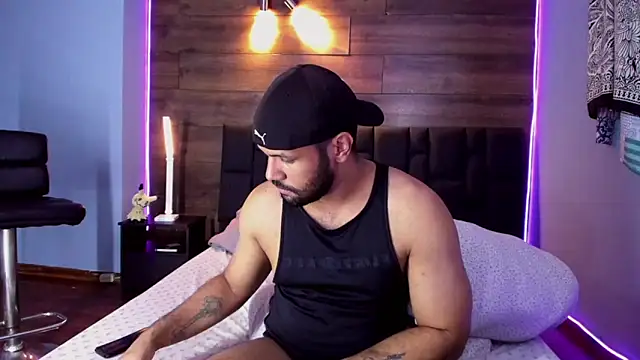 Snapshot of anthonylatynxd chatting on 02.08.25 anthonylatynxd online show from 02.08.25