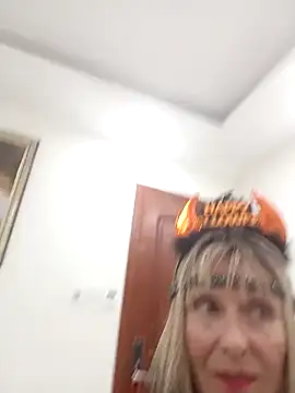 Snapshot of Eliza_Wendy chatting on 10.26.25 Eliza Wendy online show from 10.26.25