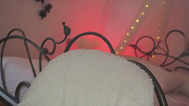 Snapshot of bad_princess chatting on 12.25.24 bad princess online show from 12.25.24