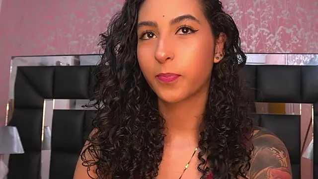 Snapshot of agatha_collins_ chatting on 01.24.25 agatha collins online show from 01.24.25