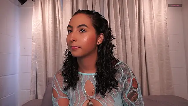 Snapshot of agatha_collins_ chatting on 09.17.25 agatha collins online show from 09.17.25