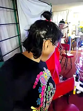 LaInsaciableIntensa online show from 10.26.25