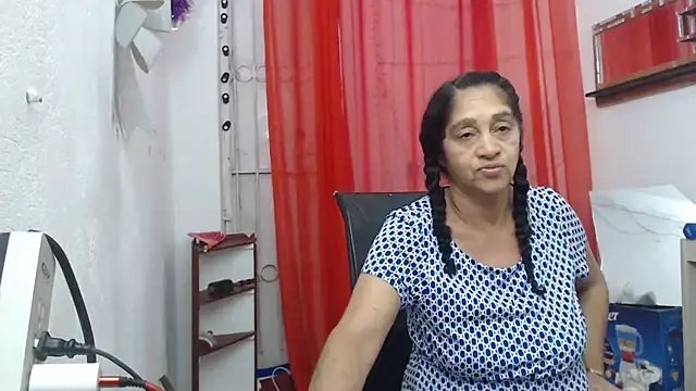 Snapshot of heyline_milf chatting on 05.26.26 heyline milf online show from 05.26.26