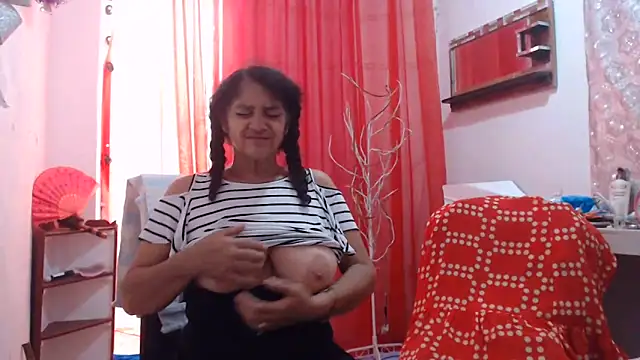 Snapshot of heyline_milf chatting on 06.08.26 heyline milf online show from 06.08.26
