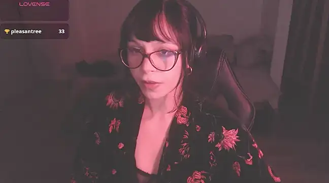 Snapshot of modjo_ chatting on 12.21.24 modjo online show from 12.21.24