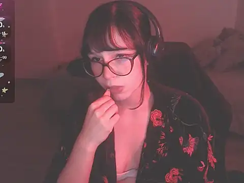 Snapshot of modjo_ chatting on 02.04.25 modjo online show from 02.04.25