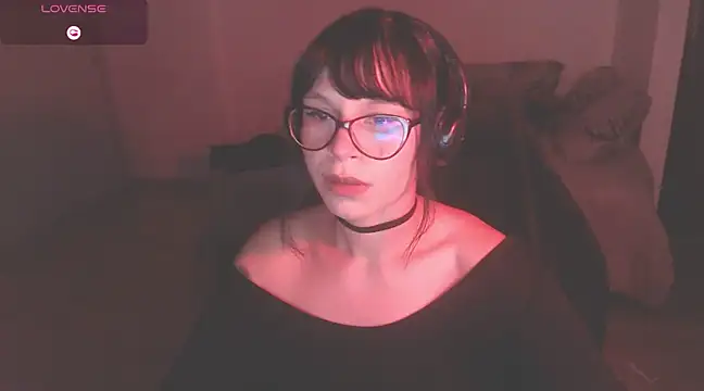 Snapshot of modjo_ chatting on 02.06.25 modjo online show from 02.06.25