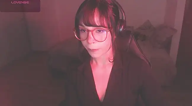 Snapshot of modjo_ chatting on 02.09.25 modjo online show from 02.09.25