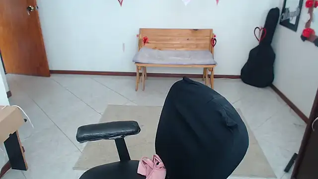 Snapshot of charlottezoe15 chatting on 02.11.26 charlottezoe15 online show from 02.11.26