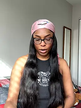 Snapshot of CandyLuxxxx chatting on 12.07.24 CandyLuxxxx online show from 12.07.24