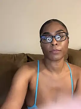 Snapshot of CandyLuxxxx chatting on 12.14.24 CandyLuxxxx online show from 12.14.24