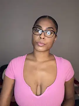 Snapshot of CandyLuxxxx chatting on 12.20.24 CandyLuxxxx online show from 12.20.24