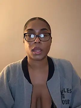 Snapshot of CandyLuxxxx chatting on 12.27.24 CandyLuxxxx online show from 12.27.24