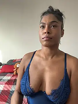 Snapshot of CandyLuxxxx chatting on 01.07.25 CandyLuxxxx online show from 01.07.25