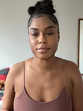 Snapshot of CandyLuxxxx chatting on 01.08.25 CandyLuxxxx online show from 01.08.25