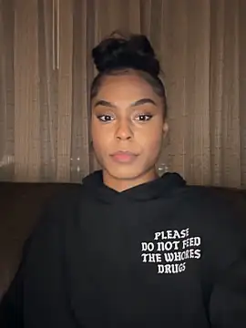 Snapshot of CandyLuxxxx chatting on 01.11.25 CandyLuxxxx online show from 01.11.25