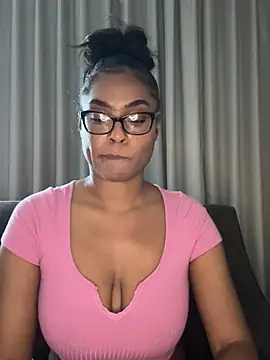 Snapshot of CandyLuxxxx chatting on 01.11.25 CandyLuxxxx online show from 01.11.25