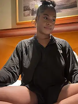 Snapshot of CandyLuxxxx chatting on 01.13.25 CandyLuxxxx online show from 01.13.25