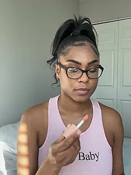 Snapshot of CandyLuxxxx chatting on 01.17.25 CandyLuxxxx online show from 01.17.25