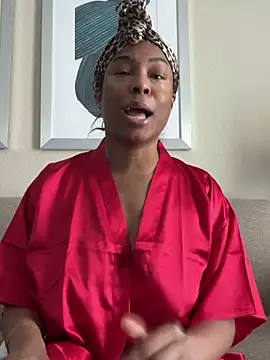 Snapshot of CandyLuxxxx chatting on 01.24.25 CandyLuxxxx online show from 01.24.25