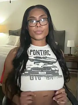 Snapshot of CandyLuxxxx chatting on 01.28.25 CandyLuxxxx online show from 01.28.25