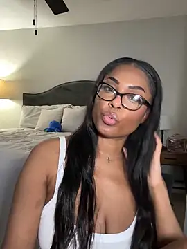 Snapshot of CandyLuxxxx chatting on 01.31.25 CandyLuxxxx online show from 01.31.25