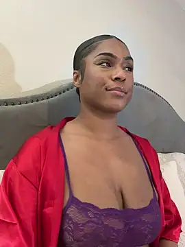 Snapshot of CandyLuxxxx chatting on 02.28.25 CandyLuxxxx online show from 02.28.25