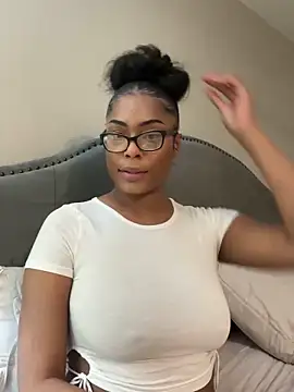 CandyLuxxxx online show from 03.05.25