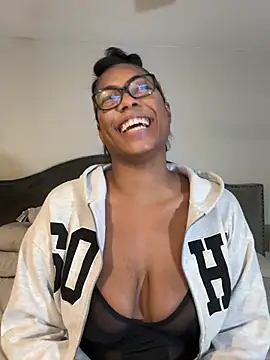 Snapshot of CandyLuxxxx chatting on 03.09.25 CandyLuxxxx online show from 03.09.25