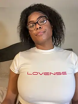 Snapshot of CandyLuxxxx chatting on 03.13.25 CandyLuxxxx online show from 03.13.25