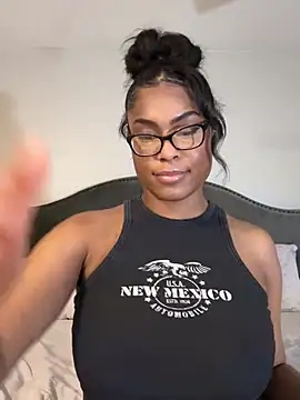 Snapshot of CandyLuxxxx chatting on 03.15.25 CandyLuxxxx online show from 03.15.25