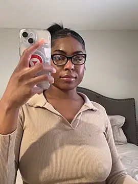 Snapshot of CandyLuxxxx chatting on 03.16.25 CandyLuxxxx online show from 03.16.25