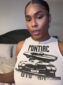 Snapshot of CandyLuxxxx chatting on 03.19.25 CandyLuxxxx online show from 03.19.25