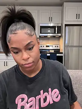 Snapshot of CandyLuxxxx chatting on 09.11.25 CandyLuxxxx online show from 09.11.25