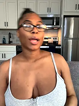 Snapshot of CandyLuxxxx chatting on 09.16.25 CandyLuxxxx online show from 09.16.25